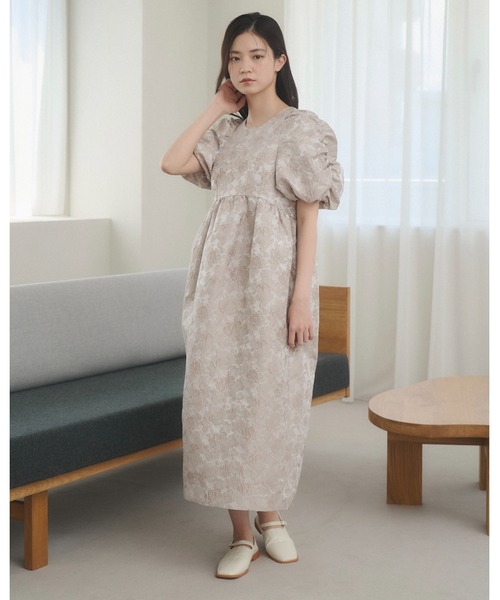 moi tytto(モイテュット)の「シュシュ付き パフスリーブ ジャガード ワンピース 【別売りビスチェとセット着用可能】(ワンピース・レディース・ブラウン/ベージュ・FREE/SMALL)」の7枚目の写真