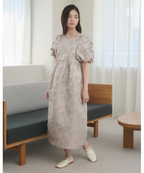 moi tytto(モイテュット)の「シュシュ付き パフスリーブ ジャガード ワンピース 【別売りビスチェとセット着用可能】(ワンピース・レディース・ブラウン/ベージュ・FREE/SMALL)」の13枚目の写真