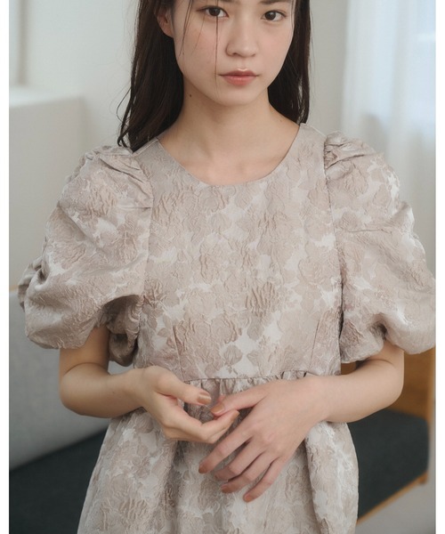 moi tytto(モイテュット)の「シュシュ付き パフスリーブ ジャガード ワンピース 【別売りビスチェとセット着用可能】(ワンピース・レディース・ブラウン/ベージュ・FREE/SMALL)」の15枚目の写真
