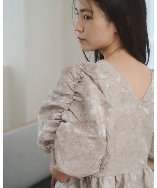 moi tytto(モイテュット)の「シュシュ付き パフスリーブ ジャガード ワンピース 【別売りビスチェとセット着用可能】(ワンピース・レディース・ブラウン/ベージュ・FREE/SMALL)」の14枚目の写真