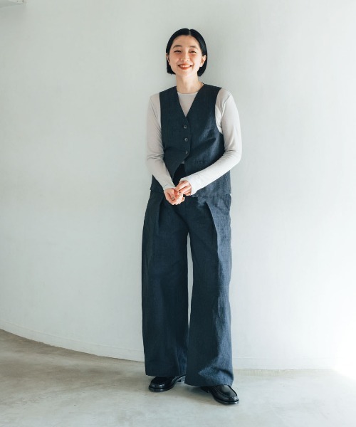THREE FIFTY STANDARD(スリーフィフティースタンダード)の「THREE FIFTY STANDARD 小谷実由さんと作ったセットアップで使えるチェックジレ〈ダークチャコール〉(ベスト・レディース・チャコール・L/M)」の2枚目の写真