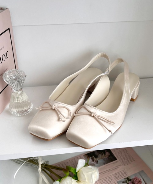 Loueme(ルエム)の「スクエアトゥスリングバックバレエパンプス(パンプス・レディース・ホワイト系その他/オフホワイト/ブラック・23.5cm/24.5cm)」の8枚目の写真