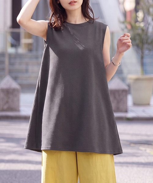 SELECT LEVERY(セレクトリベリー)の「ジャガードノースリーブチュニック(Tシャツ/カットソー・レディース・グレイッシュベージュ/チャコール/ネイビー・LARGE/MEDIUM)」の2枚目の写真