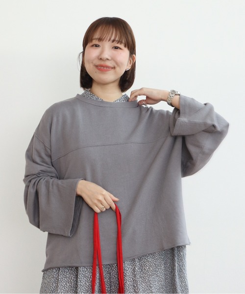 PAR ICI(パーリッシィ)の「製品染め ガーゼ裏毛切り替えプルオーバー(Tシャツ/カットソー・レディース・オレンジ/アイボリー/グレー・FREE)」の2枚目の写真