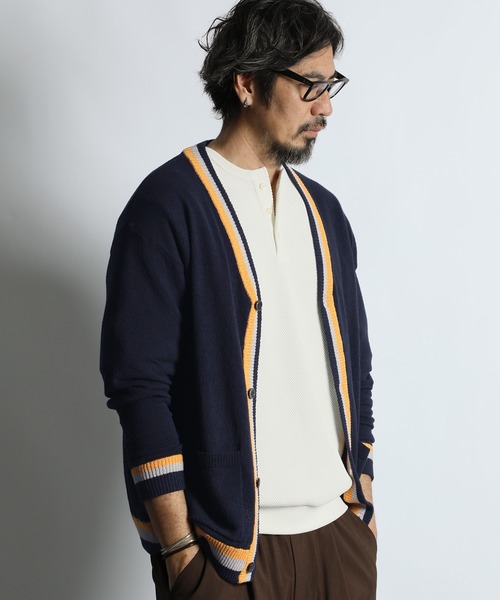 The DUFFER of ST.GEORGE(ザダファーオブセントジョージ)の「BOUCLE KNIT V-NECK CARDIGAN:ブークレーニット サマーカーディガン / 冷房対策 / 日除け / 羽織り / 涼感ニット(カーディガン/ボレロ・メンズ・ブラック/ネイビー・X-LARGE/LARGE/MEDIUM)」の2枚目の写真