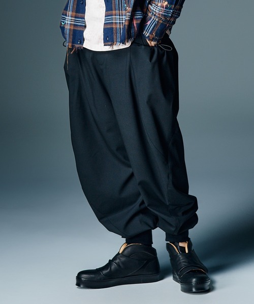 glamb（グラム）の「Deformed Work Pants / デフォームワークパンツ（その他パンツ・メンズ・ブラック/ベージュ・S/M/L）」の6枚目の写真