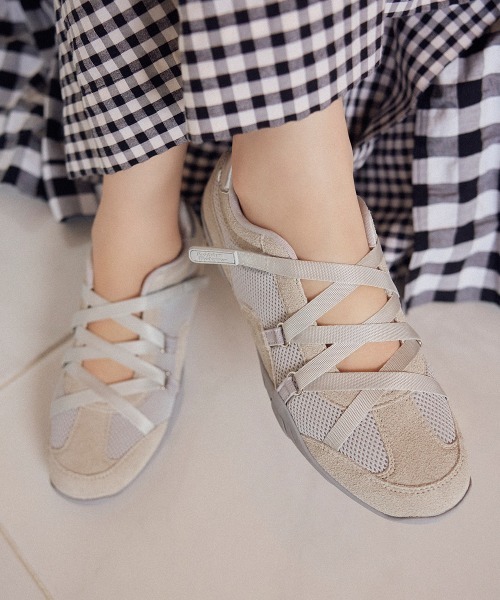 ROCKFISH WEATHERWEAR(ロックフィッシュウェザーウェア)の「ZANE X-STRAP SNEAKERS V2(スニーカー・レディース・ブラック/チョコ/ライトグレー/チャコール・24.5cm/24.0cm/23.5cm/23.0cm/25.0cm)」の22枚目の写真