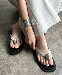 【WEB限定】メタルモチーフトングサンダル