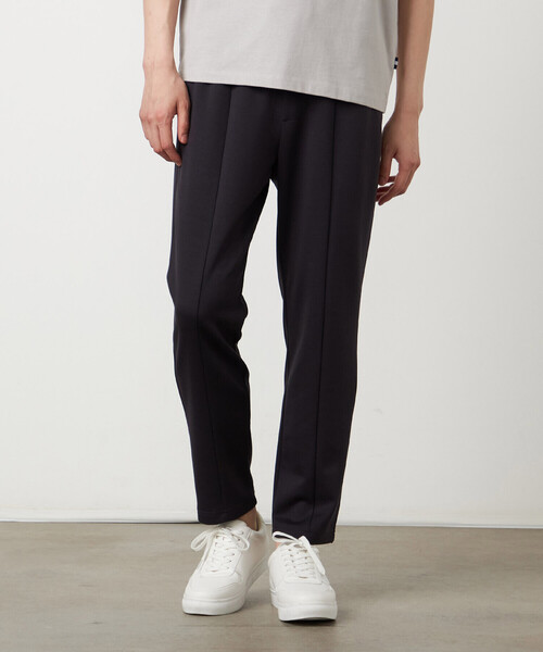 COMME CA ISM(コムサイズム)の「【セットアップ対応】ダンボールニット テーパードパンツ(スラックス・メンズ・ブラック/チャコール・SMALL/MEDIUM/LARGE)」の1枚目の写真