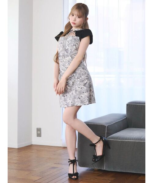 EATME（イートミー）の「【日比谷花壇コラボ】フリルカラーデコルテドッキングワンピース（ワンピース・レディース・グリーン/ブラック/オフホワイト・MEDIUM/SMALL）」の14枚目の写真