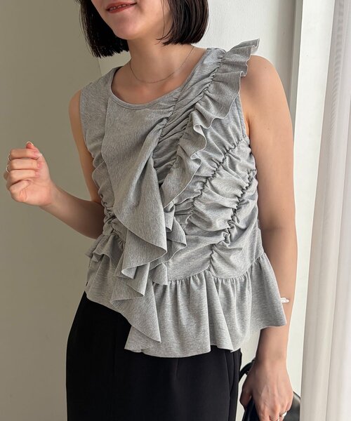 CAPRICIEUX LE'MAGE(カプリシューレマージュ)の「アシメフリルノースリT(Tシャツ/カットソー・レディース・グレー/ブラック/ホワイト・FREE)」の3枚目の写真