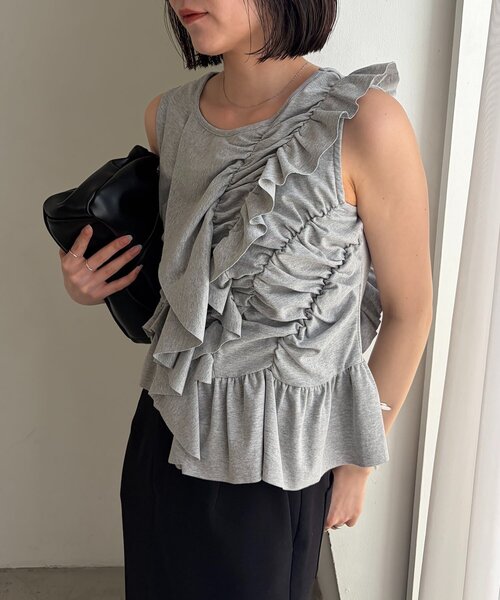 CAPRICIEUX LE'MAGE(カプリシューレマージュ)の「アシメフリルノースリT(Tシャツ/カットソー・レディース・グレー/ブラック/ホワイト・FREE)」の9枚目の写真