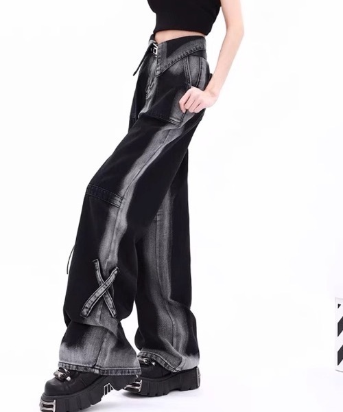 FUNdaysion(ファンデイション)の「ワイドデニムパンツ(デニムパンツ・レディース・ブラック・S/L/M)」の13枚目の写真