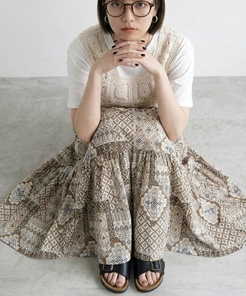 CRB(シーアールビー)の「総柄ティアードロングスカート(スカート・レディース・グリーン/ベージュ/ブルー・F)」の2枚目の写真