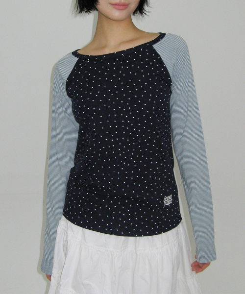 SOME PLACE(サムプレイス)の「スターストライプミックス刺繍ナグランロングスリーブボートネックTシャツ_2COLOR(Tシャツ/カットソー・レディース・ネイビー/チャコール・FREE)」の5枚目の写真