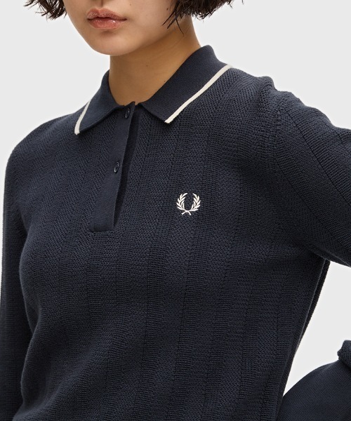 FRED PERRY(フレッドペリー)の「Textured Knitted Shirt/テクスチャードニットシャツ(ニット/セーター・レディース・ネイビー/プラム・10)」の4枚目の写真