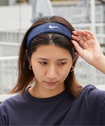 NIKE（ナイキ）の「NIKE/ナイキ スウッシュ ヘッドバンド ヘアバンド 汗止め スポーツ 洗顔 シンプル ブランドロゴ ライン 配色 ツートン バイカラー メンズ レディース 秋 秋服 2026年秋冬（ヘアバンド）」