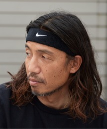 NIKE（ナイキ）の「NIKE/ナイキ スウッシュ ヘッドバンド ヘアバンド 汗止め スポーツ 洗顔 シンプル ブランドロゴ ライン 配色 ツートン バイカラー メンズ レディース 秋 秋服 2026年秋冬（ヘアバンド）」
