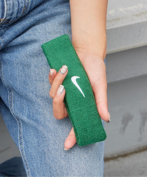 NIKE（ナイキ）の「NIKE/ナイキ スウッシュ ヘッドバンド ヘアバンド 汗止め スポーツ 洗顔 シンプル ブランドロゴ ライン 配色 ツートン バイカラー メンズ レディース 2026年 夏 夏服（ヘアバンド・メンズ・ホワイト/ライトブルー/ブラック/パープル/ネイビー/レッド/ピンク/オレンジ/ブルー/グリーン/マルチ/ブラック×イエロー・FREE）」の13枚目の写真
