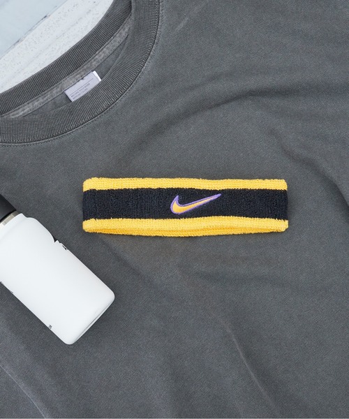 NIKE（ナイキ）の「NIKE/ナイキ スウッシュ ヘッドバンド ヘアバンド 汗止め スポーツ 洗顔 シンプル ブランドロゴ ライン 配色 ツートン バイカラー メンズ レディース 2026年 夏 夏服（ヘアバンド・メンズ・ホワイト/ライトブルー/ブラック/パープル/ネイビー/レッド/ピンク/オレンジ/ブルー/グリーン/マルチ/ブラック×イエロー・FREE）」の17枚目の写真