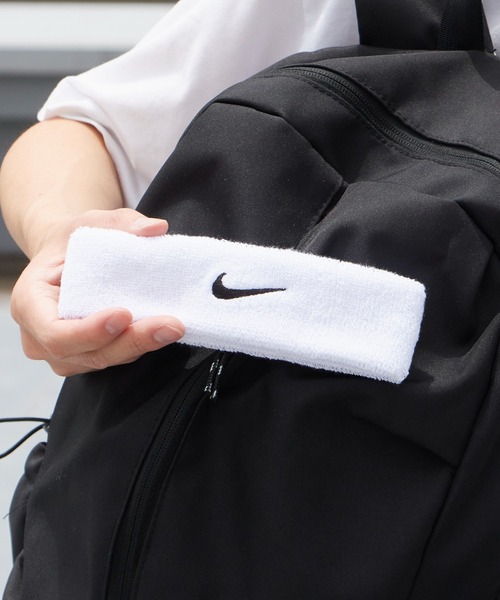 NIKE（ナイキ）の「NIKE/ナイキ スウッシュ ヘッドバンド ヘアバンド 汗止め スポーツ 洗顔 シンプル ブランドロゴ ライン 配色 ツートン バイカラー メンズ レディース 2026年 夏 夏服（ヘアバンド・メンズ・ホワイト/ライトブルー/ブラック/パープル/ネイビー/レッド/ピンク/オレンジ/ブルー/グリーン/マルチ/ブラック×イエロー・FREE）」の22枚目の写真