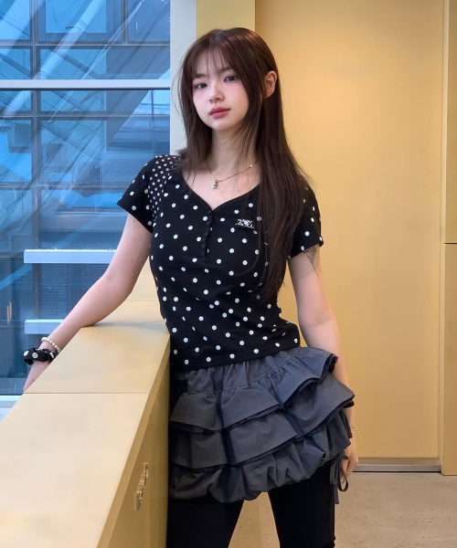 LUVISTRUE（ラヴイズトゥルー）の「BASIC ILOVEU SHORT DOT SLEEVE TEE(BLACK)（Tシャツ/カットソー・レディース・その他・FREE）」の6枚目の写真