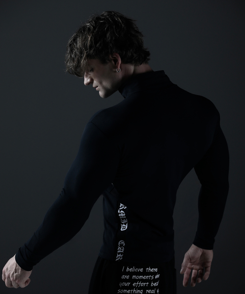 CARMID（カミド）の「コンプレッションノーブルバンディングレタリングハーフジップ長袖[ブラック]（Tシャツ/カットソー・メンズ・その他・1/2/3）」の7枚目の写真
