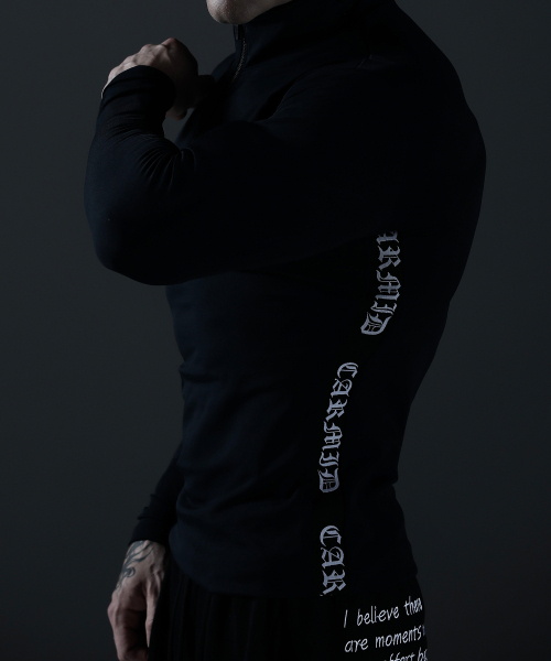 CARMID（カミド）の「コンプレッションノーブルバンディングレタリングハーフジップ長袖[ブラック]（Tシャツ/カットソー・メンズ・その他・1/2/3）」の8枚目の写真