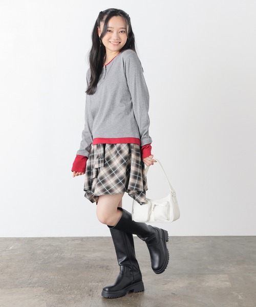 Honeys（ハニーズ）の「配色ヘンリートップス（Tシャツ/カットソー・レディース・ヘザーチャコール/ブラック/イエロー/レッド/ブルー・S/M/L）」の6枚目の写真