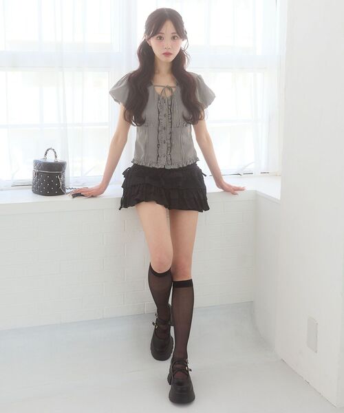MAJESTIC LEGON(マジェスティックレゴン)の「カットティアードフリルスカパン(スカート・レディース・ブラック系その他/アイボリー/ブラック/グレー・MEDIUM)」の1枚目の写真