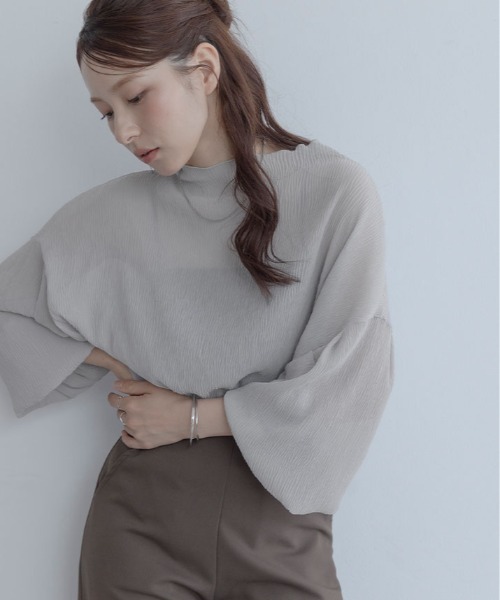 maviru（マヴィル）の「ランダム プリーツ シアー ボトルネック ブラウス シアートップス（シャツ/ブラウス・レディース・ピンクベージュ/ベージュ/グレー/ブラック・FREE）」の2枚目の写真