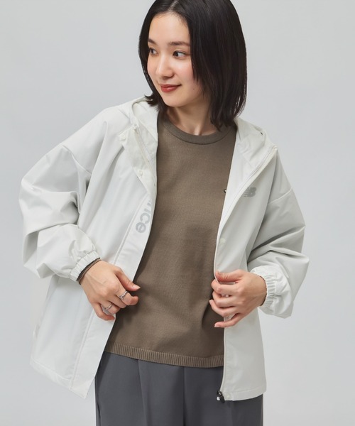 NEW BALANCE（ニューバランス）の「【別注】ニューバランス New Balance フーデットウーブンジャケット 限定コラボ（ナイロンジャケット・レディース・ネイビー/サックスブルー/アイボリー・S/M/L/XL）」の2枚目の写真