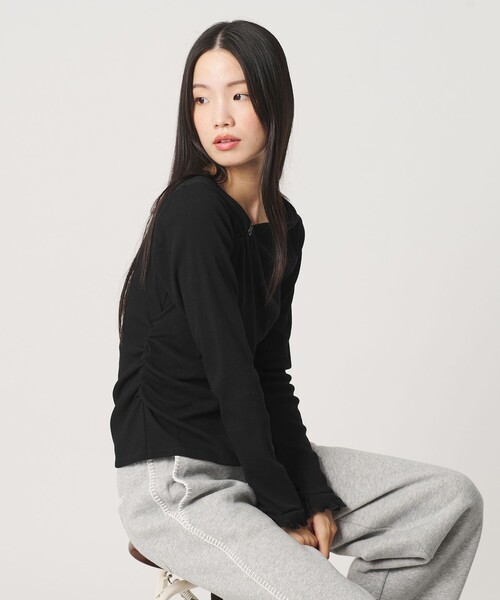BEAUTY&YOUTH UNITED ARROWS(ビューティーアンドユースユナイテッドアローズ)の「コットン リブ ボタン ギャザー プルオーバー(Tシャツ/カットソー・レディース・オフホワイト/ブラック/レッド・FREE)」の5枚目の写真
