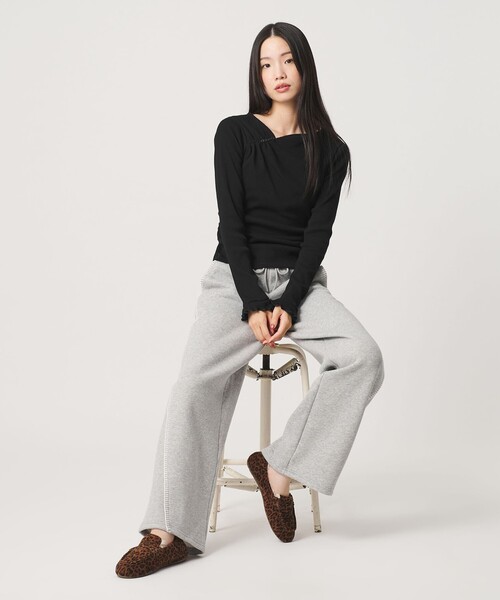 BEAUTY&YOUTH UNITED ARROWS(ビューティーアンドユースユナイテッドアローズ)の「コットン リブ ボタン ギャザー プルオーバー(Tシャツ/カットソー・レディース・オフホワイト/ブラック/レッド・FREE)」の6枚目の写真