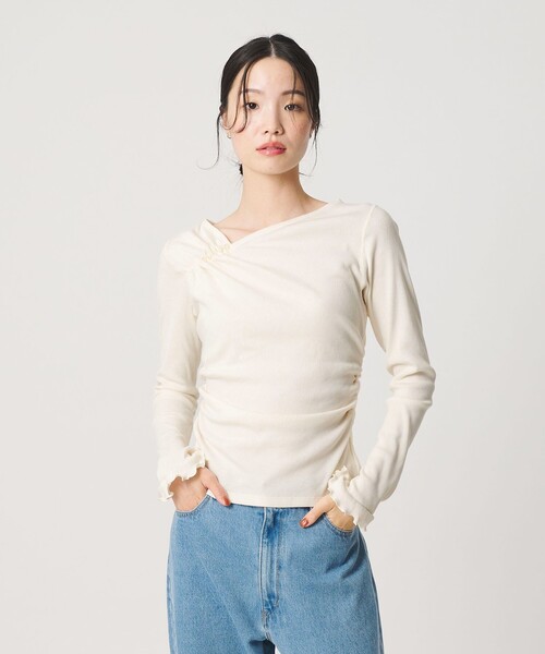 BEAUTY&YOUTH UNITED ARROWS(ビューティーアンドユースユナイテッドアローズ)の「コットン リブ ボタン ギャザー プルオーバー(Tシャツ/カットソー・レディース・オフホワイト/ブラック/レッド・FREE)」の7枚目の写真