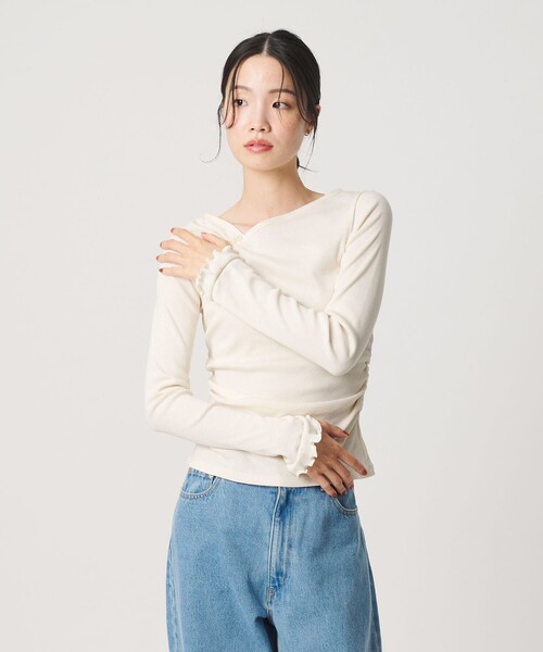 BEAUTY&YOUTH UNITED ARROWS(ビューティーアンドユースユナイテッドアローズ)の「コットン リブ ボタン ギャザー プルオーバー(Tシャツ/カットソー・レディース・オフホワイト/ブラック/レッド・FREE)」の8枚目の写真