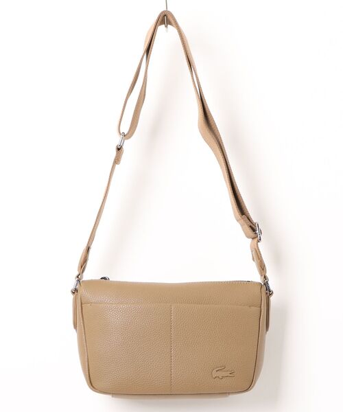 LACOSTE(ラコステ)の「《LACOSTE》MAGNUS REPORTER BAG(ボディバッグ/ウエストポーチ・メンズ・ブラック/ベージュ/グリーン・フリー)」の2枚目の写真