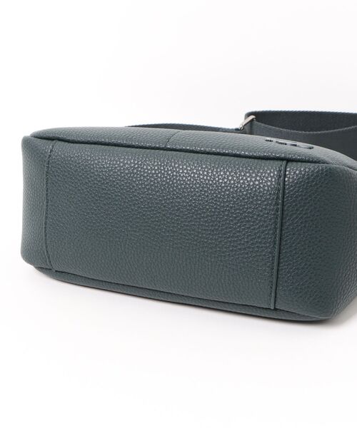 LACOSTE(ラコステ)の「《LACOSTE》MAGNUS REPORTER BAG(ボディバッグ/ウエストポーチ・メンズ・ブラック/ベージュ/グリーン・フリー)」の5枚目の写真