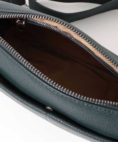 LACOSTE(ラコステ)の「《LACOSTE》MAGNUS REPORTER BAG(ボディバッグ/ウエストポーチ・メンズ・ブラック/ベージュ/グリーン・フリー)」の6枚目の写真
