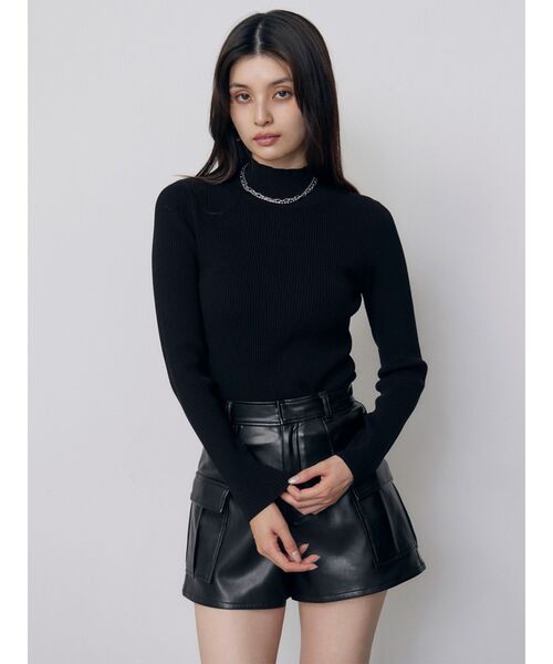 MURUA(ムルーア)の「カーゴポケットフェイクレザーショートパンツ 冬服(その他パンツ・レディース・アイボリー/ブラック/ブラウン・2/1)」の5枚目の写真