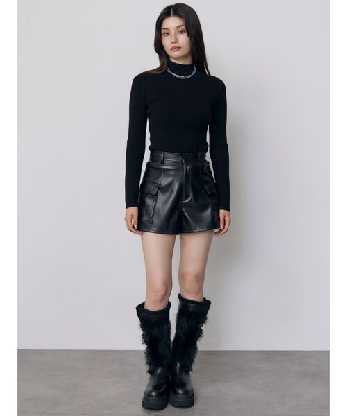 MURUA(ムルーア)の「カーゴポケットフェイクレザーショートパンツ 冬服(その他パンツ・レディース・アイボリー/ブラック/ブラウン・2/1)」の9枚目の写真