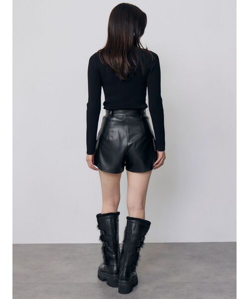 MURUA(ムルーア)の「カーゴポケットフェイクレザーショートパンツ 冬服(その他パンツ・レディース・アイボリー/ブラック/ブラウン・2/1)」の12枚目の写真