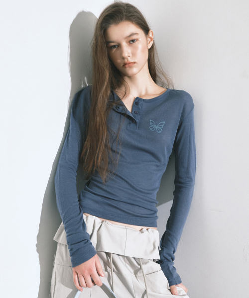 NICK&NICOLE(ニックアンドニコール)の「BUTTERFLY ヘンリーネック スリーブトップス_ダスティーブルー(Tシャツ/カットソー・レディース・ブルーグレー・FREE)」の3枚目の写真