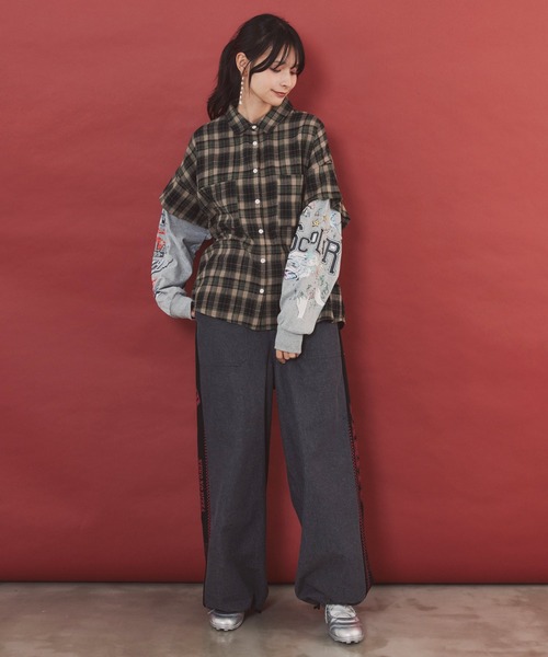 ScoLar(スカラー)の「163675:レイヤード風 チェック柄袖プリントプルオーバー(Tシャツ/カットソー・レディース・カーキ/パープル・M)」の3枚目の写真