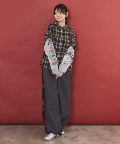 ScoLar(スカラー)の「163675:レイヤード風 チェック柄袖プリントプルオーバー(Tシャツ/カットソー・レディース・カーキ/パープル・M)」の4枚目の写真