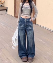 ヴィンテージ感をまとった、ウォッシュ加工ワイドデニムパンツ
