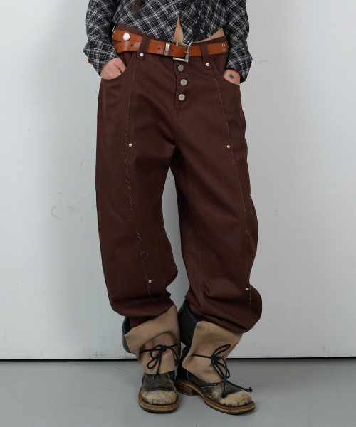 THEVINYLHOUSE(ザバイニルハウス)の「CURVED STUD PANTS BROWN(その他パンツ・レディース・その他・SMALL/MEDIUM/LARGE)」の3枚目の写真