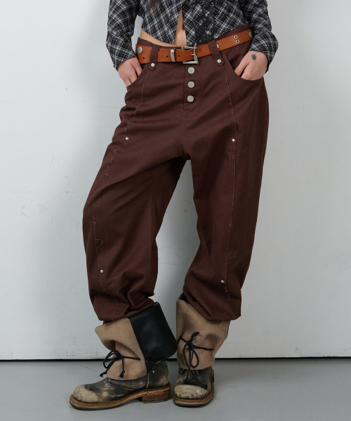 THEVINYLHOUSE(ザバイニルハウス)の「CURVED STUD PANTS BROWN(その他パンツ・レディース・その他・SMALL/MEDIUM/LARGE)」の4枚目の写真