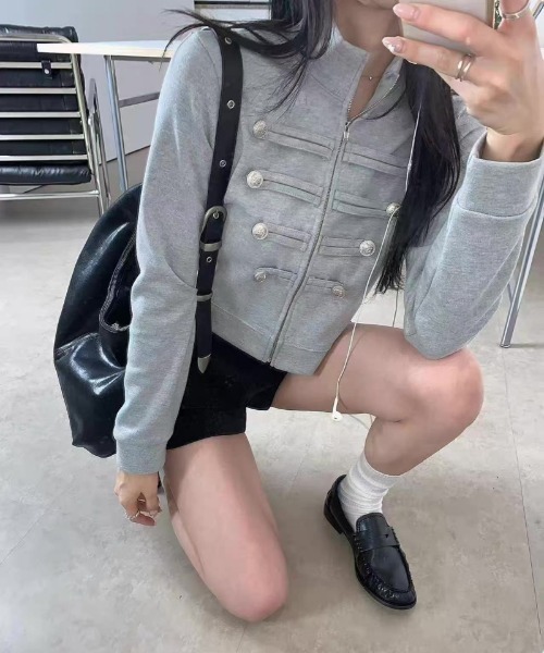 Ritzy(リッツィー)の「ナポレオンデザイン ショート丈 ジップアップトップス(その他トップス・レディース・グレー/ブラック・FREE)」の7枚目の写真