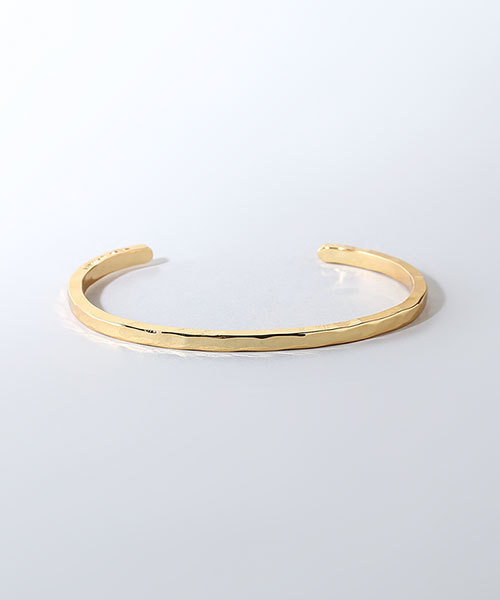NANO universe(ナノユニバース)の「Narrow Hammerd Bangle(バングル/リストバンド・メンズ・ブラック/ゴールド/シルバー・FREE)」の3枚目の写真
